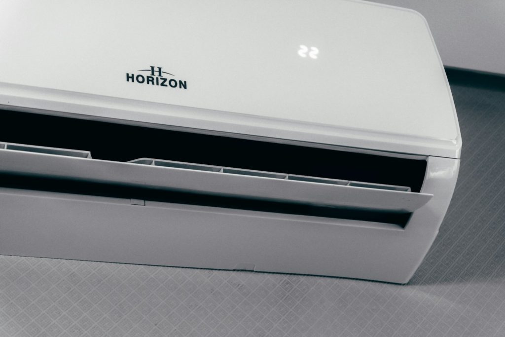 Air conditioner display showing a set temperature of 22 degrees